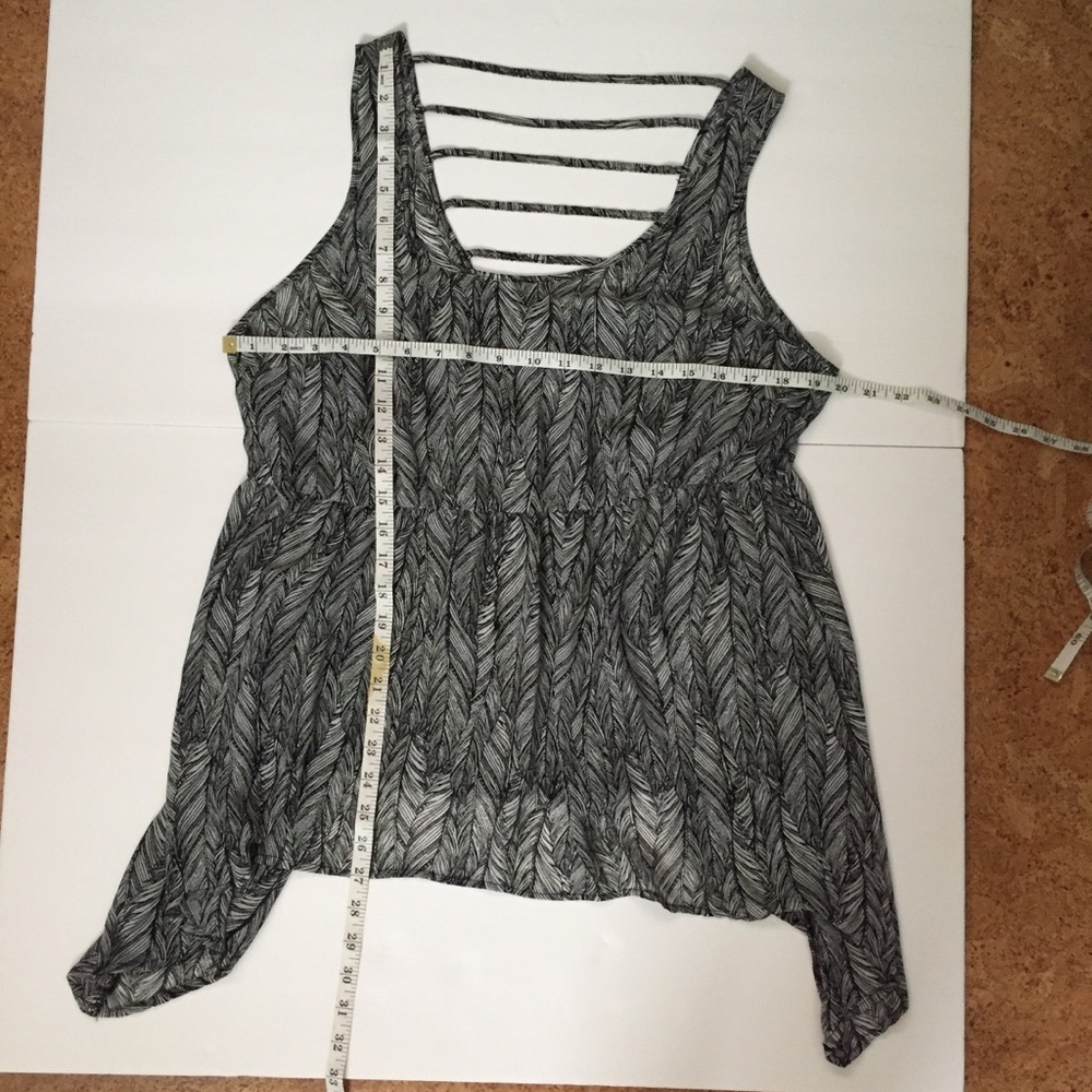 Torrid Top with Feather Pattern Black plus size 1 - Picture 14 of 14